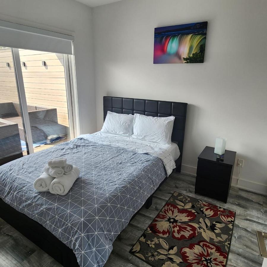 Stylish Townhome Gem With Several Amenities Just Minutes To The Falls Ниагарски водопад Екстериор снимка