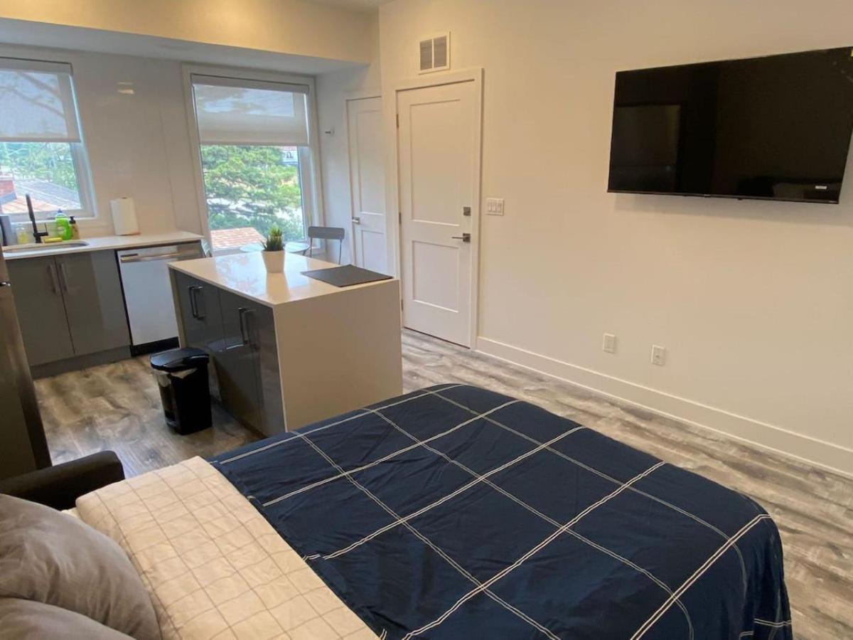 Stylish Townhome Gem With Several Amenities Just Minutes To The Falls Ниагарски водопад Екстериор снимка