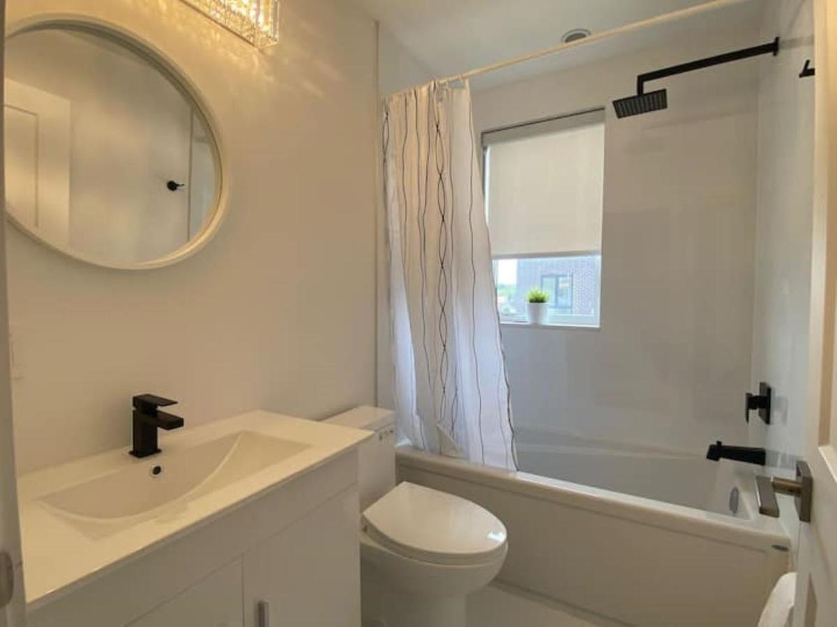 Stylish Townhome Gem With Several Amenities Just Minutes To The Falls Ниагарски водопад Екстериор снимка