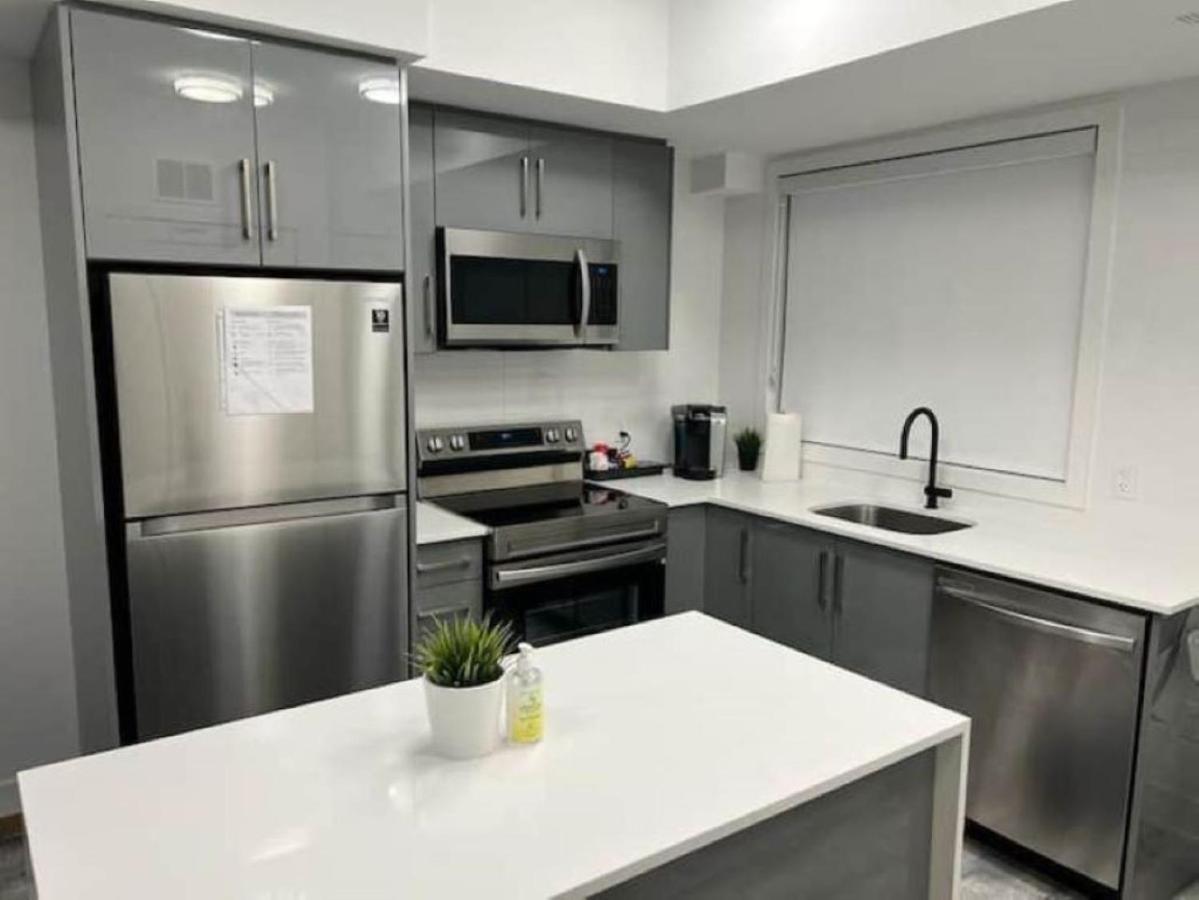 Stylish Townhome Gem With Several Amenities Just Minutes To The Falls Ниагарски водопад Екстериор снимка
