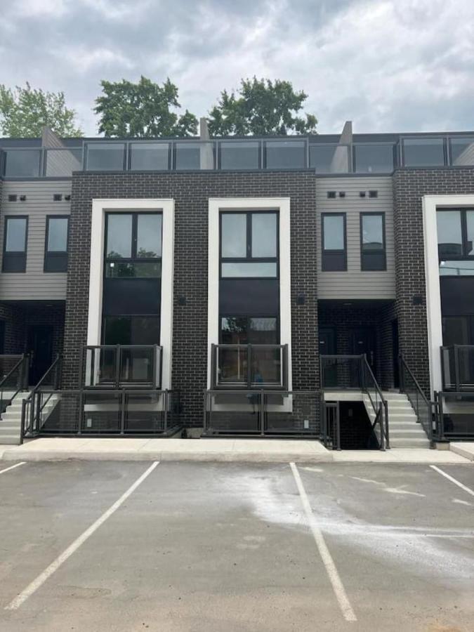 Stylish Townhome Gem With Several Amenities Just Minutes To The Falls Ниагарски водопад Екстериор снимка
